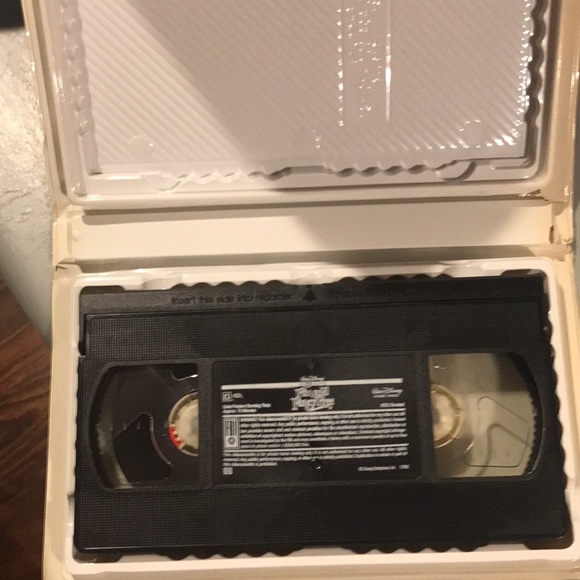 Walt Disney Gold Classic Collection Fun and Fancy Free VHS Tape Gold collection - Picture 6 of 9